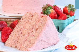 کیک توت فرنگی